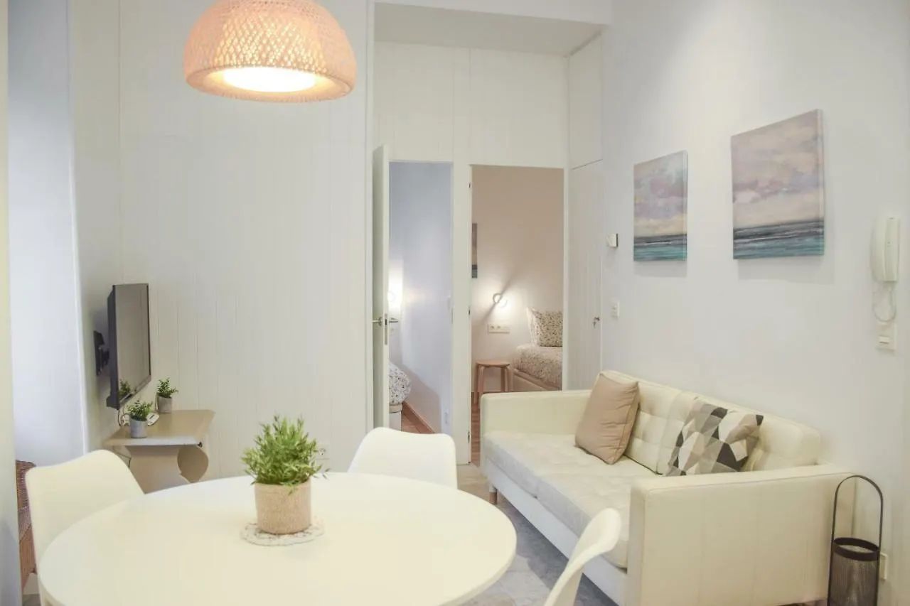 San Sebastian'S Most Historic Street! Modern Stay